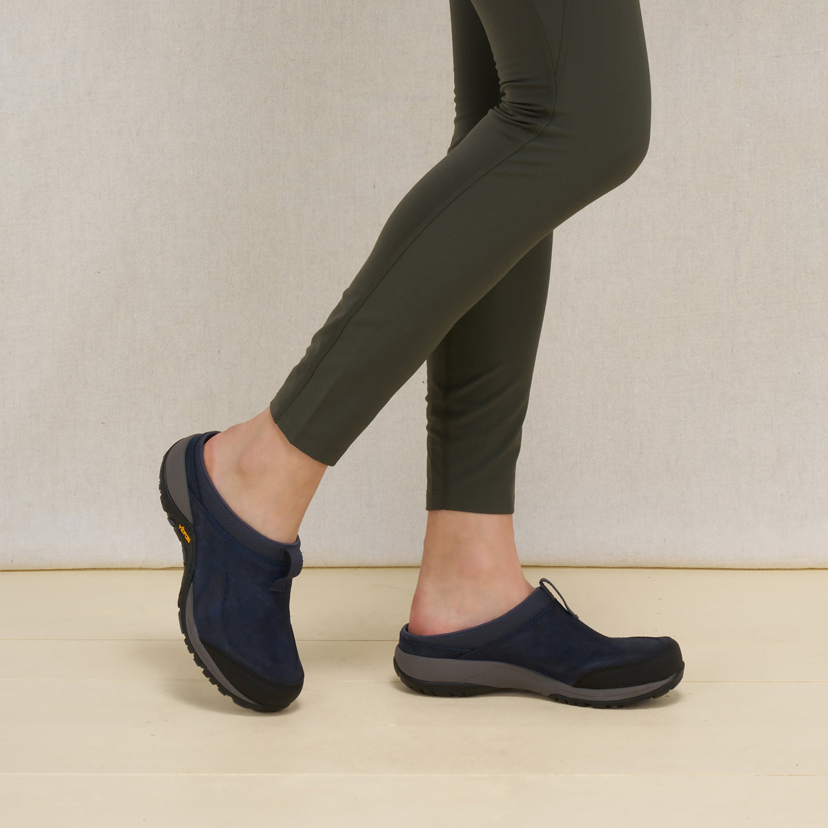 Pia Navy Leather