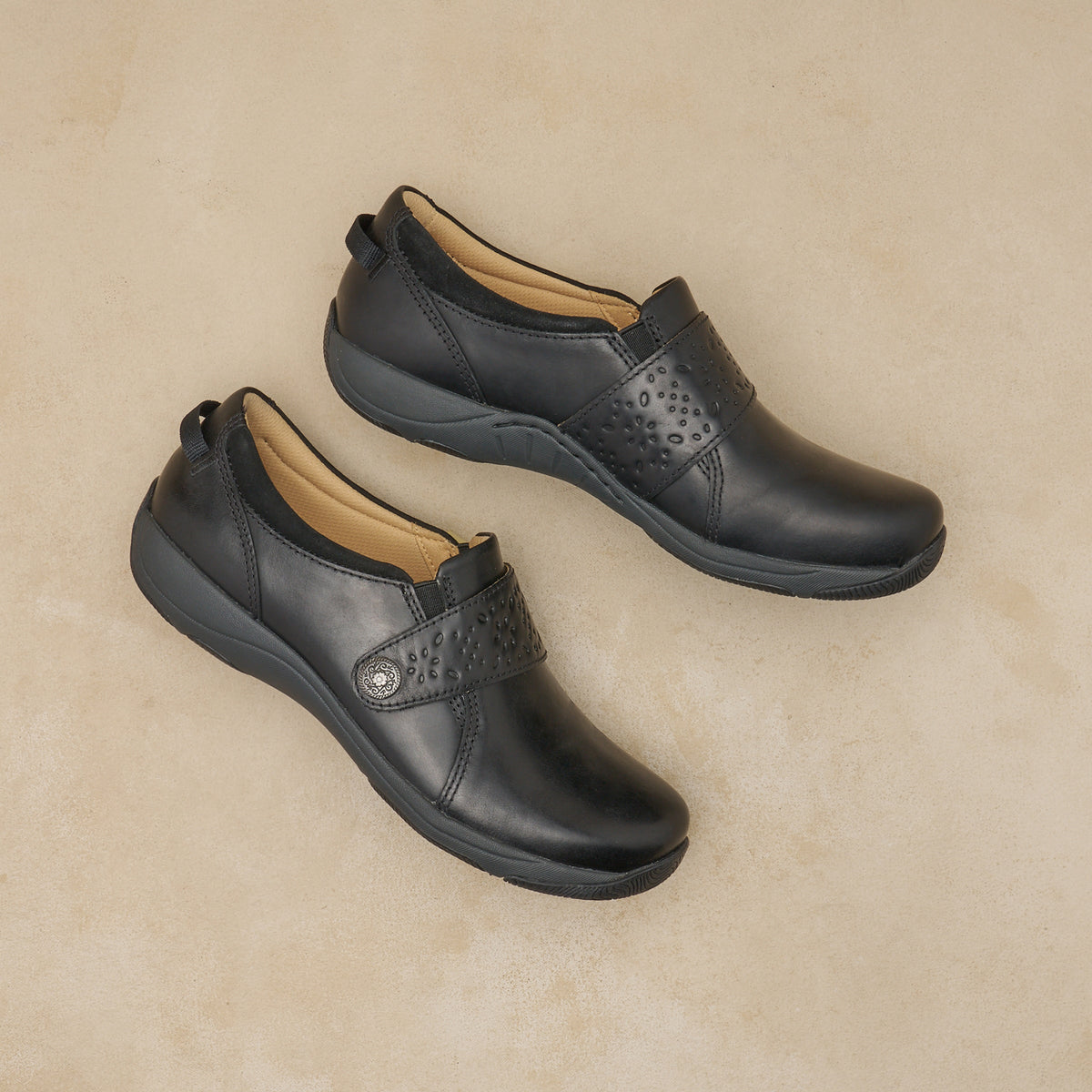 Sallie Wide Black Waxy Burnished