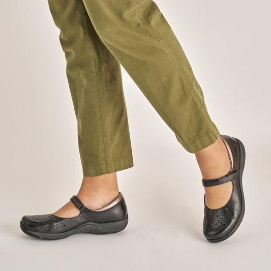 Stacy Black Waxy Burnished